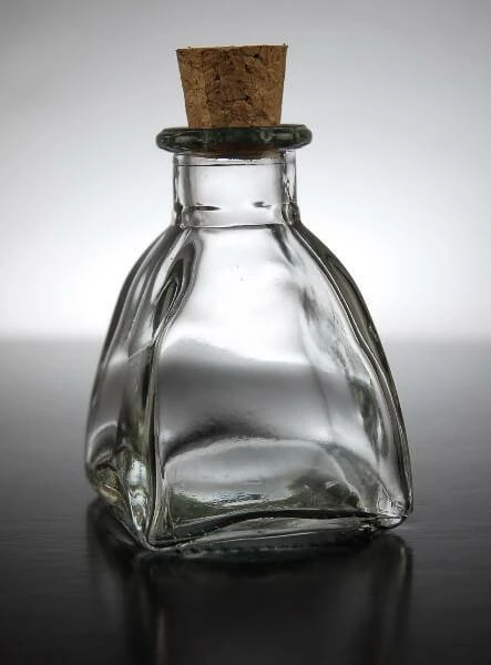 Richland Weddings Diamond Shape 3" Glass Bottles 2oz & Cork Tops Set Of 48 1 Richland Weddings Diamond Shape 3" Glass Bottles 2oz & Cork Tops Set Of 48